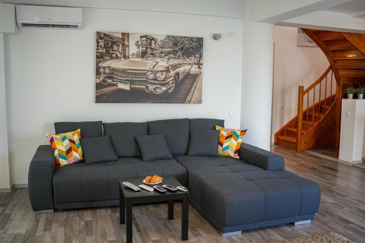 Penthouse With Huge Rooftop & Amazing City View Bucharest Exterior photo