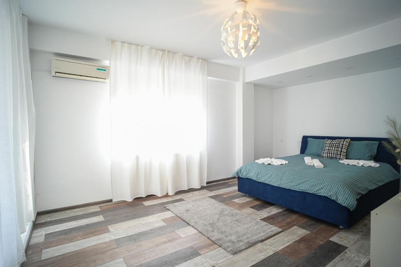 Penthouse With Huge Rooftop & Amazing City View Bucharest Exterior photo